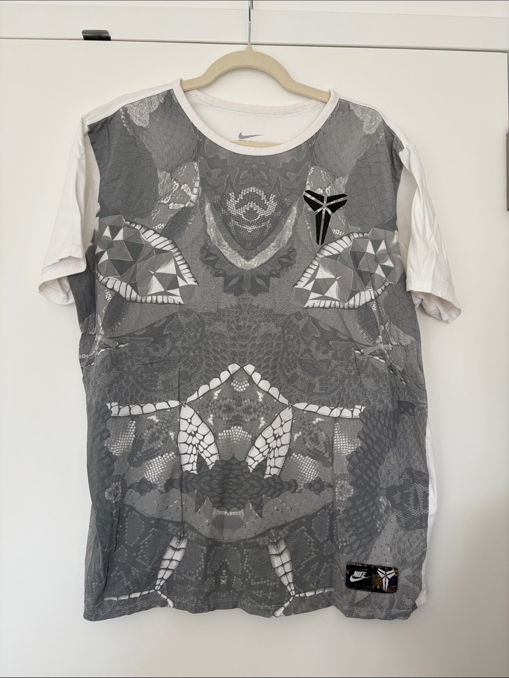 Nike Gray & White Kobe Graphic Short-Sleeve Tee
